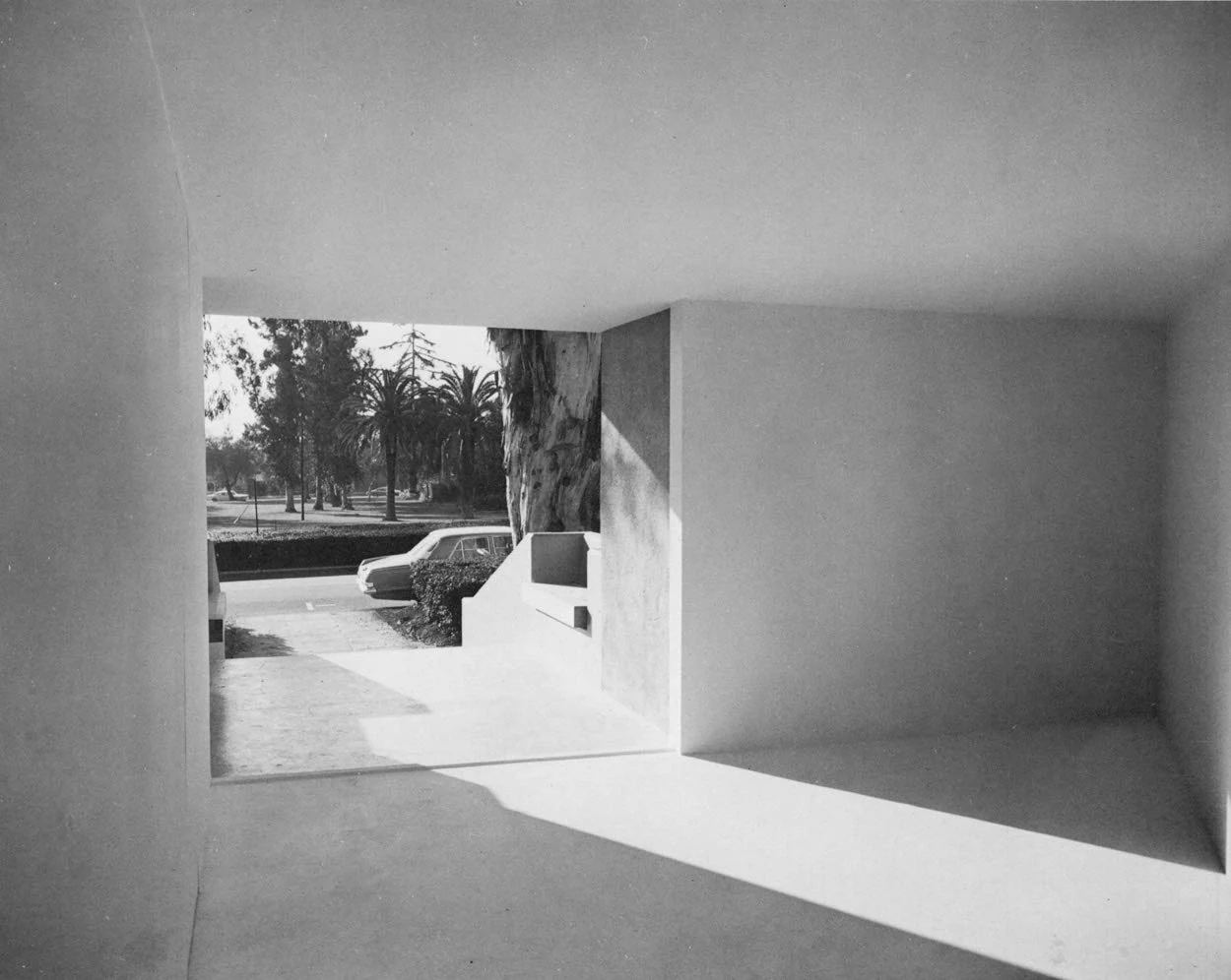 Michael Asher: Writings 1973–1983 on Works 1969–1979 - Image 2