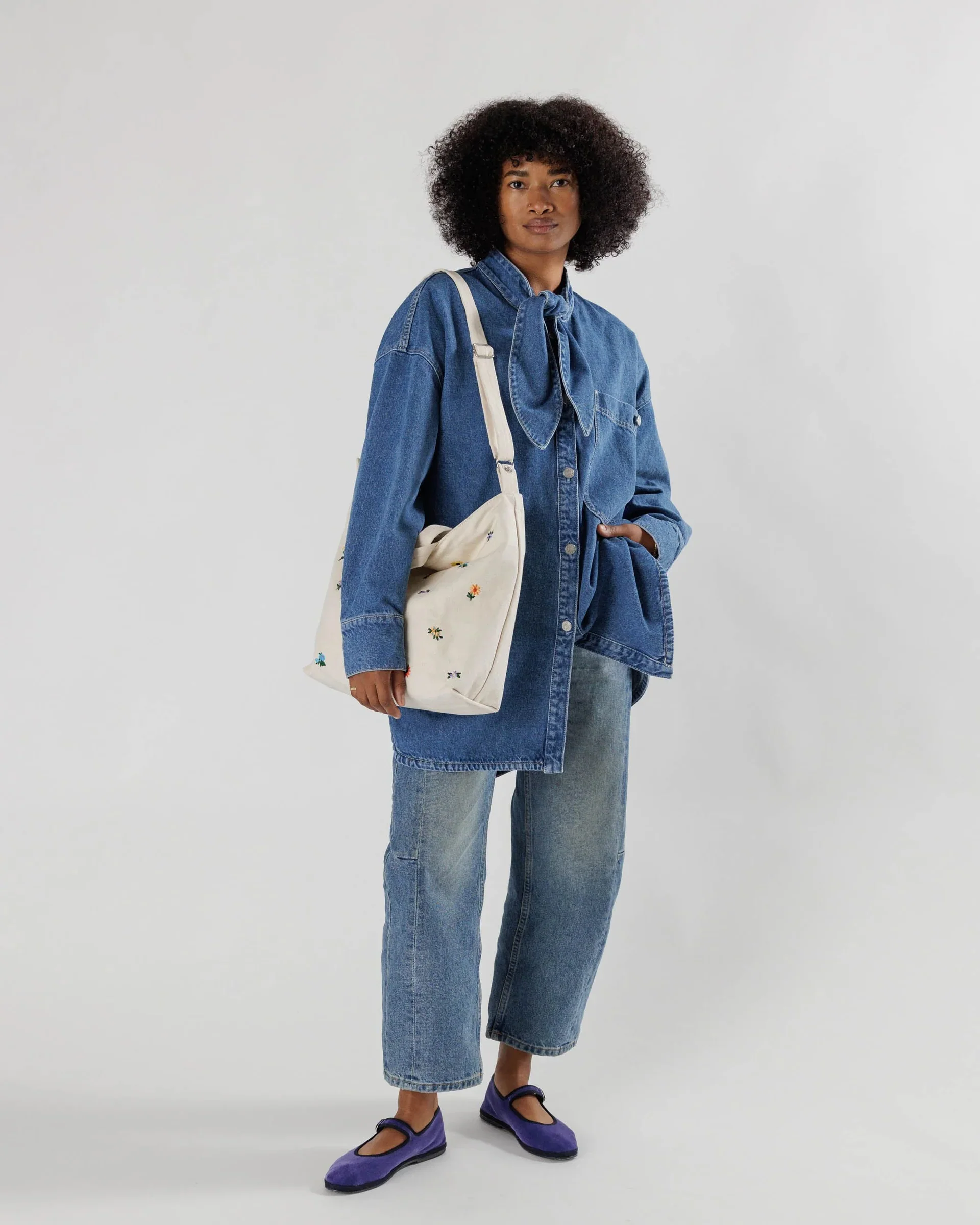 Embroidered Ditsy Floral Horizontal Zip Duck Bag - Image 3